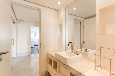 Apartamento à venda com 311m², 3 quartos e 4 vagasLavabo