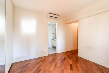 Apartamento à venda com 311m², 3 quartos e 4 vagasSuíte 2