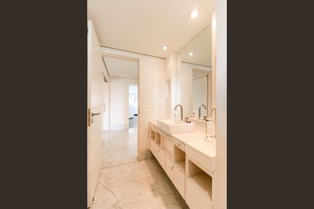 Apartamento à venda com 311m², 3 quartos e 4 vagasLavabo