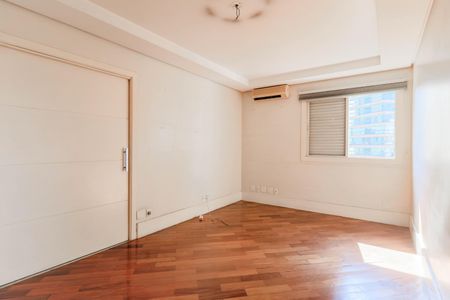 Apartamento à venda com 311m², 3 quartos e 4 vagasSala de TV
