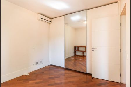 Apartamento à venda com 311m², 3 quartos e 4 vagasSuíte 3