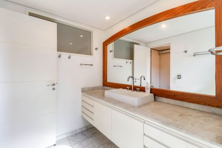 Apartamento à venda com 311m², 3 quartos e 4 vagasBanheiro da Suíte 3