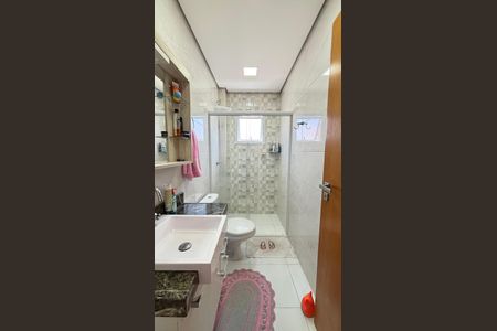 Casa à venda com 181m², 3 quartos e 4 vagas Casa à venda com 181m², 3 quartos e 4 vagasBanheiro Social