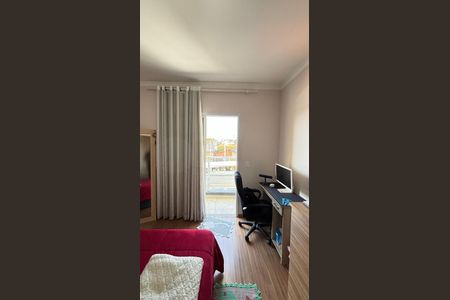 Casa à venda com 181m², 3 quartos e 4 vagas Casa à venda com 181m², 3 quartos e 4 vagasSuite