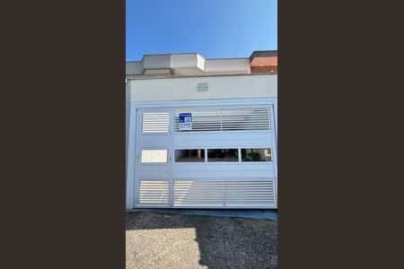 Casa à venda com 181m², 3 quartos e 4 vagas Casa à venda com 181m², 3 quartos e 4 vagasFachada