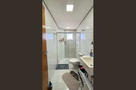 Casa à venda com 181m², 3 quartos e 4 vagas Casa à venda com 181m², 3 quartos e 4 vagasBanheiro da Suíte