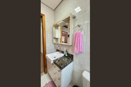 Casa à venda com 181m², 3 quartos e 4 vagas Casa à venda com 181m², 3 quartos e 4 vagasBanheiro Social