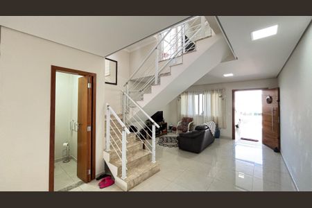 Casa à venda com 181m², 3 quartos e 4 vagas Casa à venda com 181m², 3 quartos e 4 vagasSala