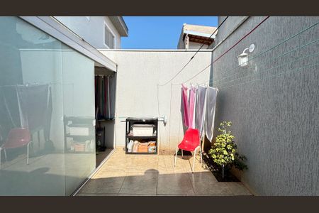 Casa à venda com 181m², 3 quartos e 4 vagas Casa à venda com 181m², 3 quartos e 4 vagasÁrea comum