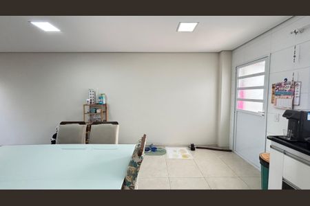 Casa à venda com 181m², 3 quartos e 4 vagas Casa à venda com 181m², 3 quartos e 4 vagasCozinha