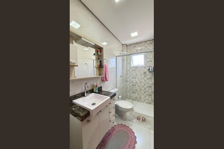 Casa à venda com 181m², 3 quartos e 4 vagas Casa à venda com 181m², 3 quartos e 4 vagasBanheiro Social