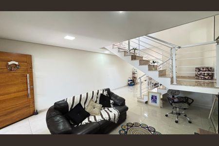 Casa à venda com 181m², 3 quartos e 4 vagas Casa à venda com 181m², 3 quartos e 4 vagasSala