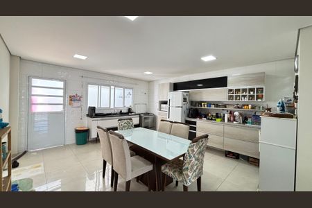 Casa à venda com 181m², 3 quartos e 4 vagas Casa à venda com 181m², 3 quartos e 4 vagasCozinha
