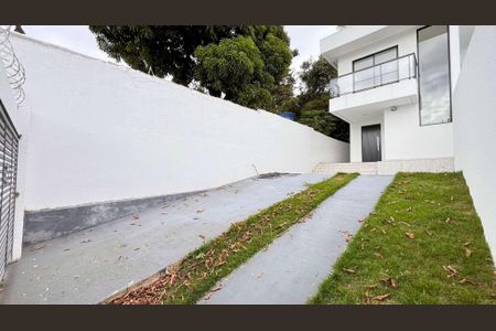 Casa à venda com 215m², 3 quartos e 2 vagas