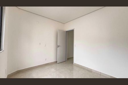 Casa à venda com 215m², 3 quartos e 2 vagas