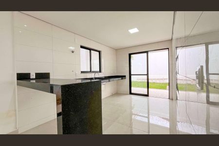 Casa à venda com 215m², 3 quartos e 2 vagas