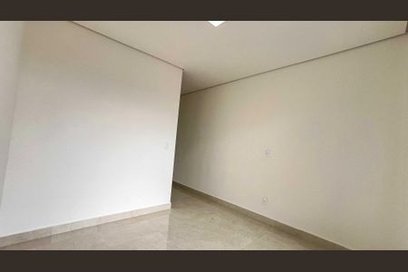 Casa à venda com 215m², 3 quartos e 2 vagas