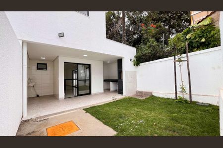 Casa à venda com 215m², 3 quartos e 2 vagas