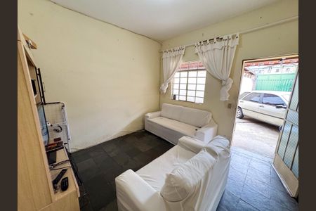 Casa à venda com 350m², 2 quartos e 2 vagasSala