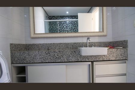 Apartamento para alugar com 350m², 3 quartos e 4 vagas Apartamento para alugar com 350m², 3 quartos e 4 vagasBanheiro da Suíte 1