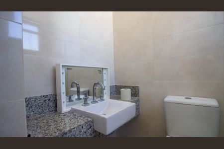 Apartamento para alugar com 350m², 3 quartos e 4 vagas Apartamento para alugar com 350m², 3 quartos e 4 vagasBanheiro da Suíte 2