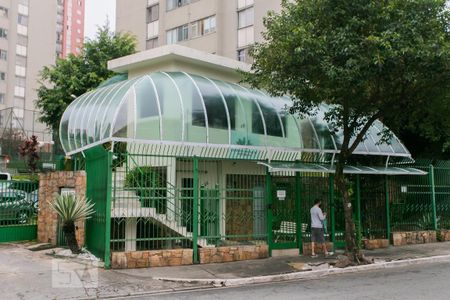 Apartamento à venda com 60m², 2 quartos e 1 vaga Apartamento à venda com 60m², 2 quartos e 1 vagaFachada