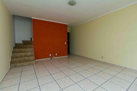 Casa de condomínio para alugar com 160m², 3 quartos e 2 vagas Casa de condomínio para alugar com 160m², 3 quartos e 2 vagasSala