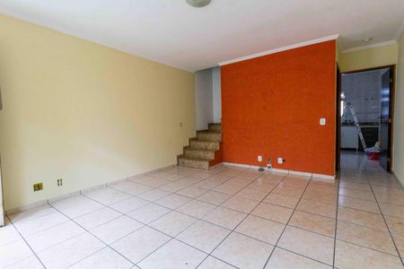 Casa de condomínio para alugar com 160m², 3 quartos e 2 vagas Casa de condomínio para alugar com 160m², 3 quartos e 2 vagasSala