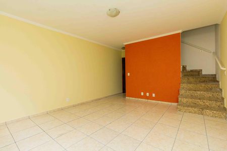 Casa de condomínio para alugar com 160m², 3 quartos e 2 vagas Casa de condomínio para alugar com 160m², 3 quartos e 2 vagasSala