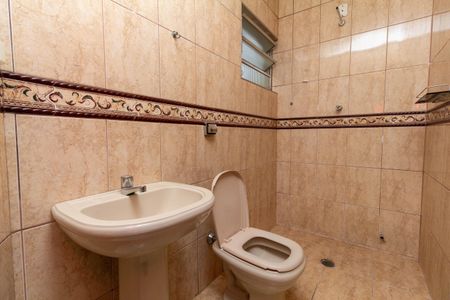 Casa de condomínio para alugar com 160m², 3 quartos e 2 vagas Casa de condomínio para alugar com 160m², 3 quartos e 2 vagasBanheiro da Suíte 1