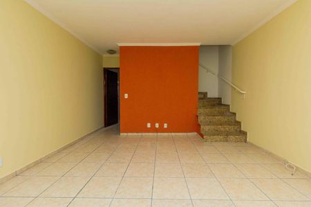 Casa de condomínio para alugar com 160m², 3 quartos e 2 vagas Casa de condomínio para alugar com 160m², 3 quartos e 2 vagasSala