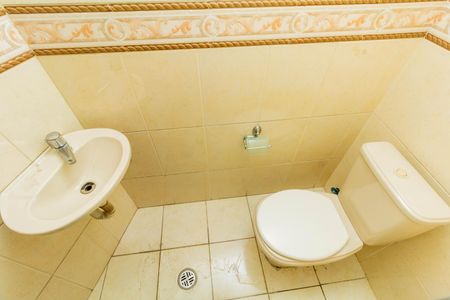 Casa de condomínio para alugar com 160m², 3 quartos e 2 vagasBanheiro da Suíte 2