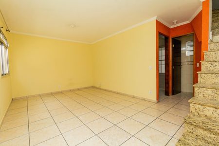 Casa de condomínio para alugar com 160m², 3 quartos e 2 vagasSala