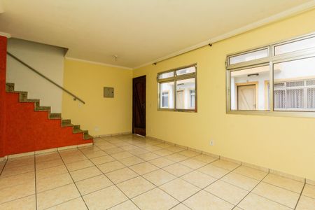 Casa de condomínio para alugar com 160m², 3 quartos e 2 vagasSala