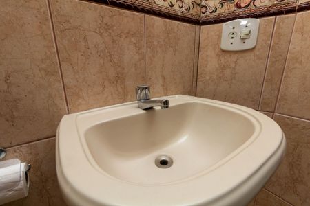 Casa de condomínio para alugar com 160m², 3 quartos e 2 vagasBanheiro 1