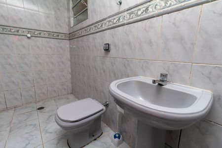 Casa de condomínio para alugar com 160m², 3 quartos e 2 vagasBanheiro 2
