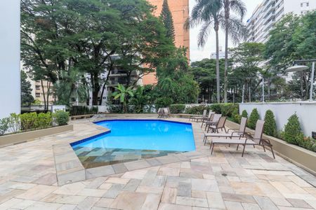 Apartamento à venda com 273m², 4 quartos e 3 vagas Apartamento à venda com 273m², 4 quartos e 3 vagasÁrea comum - Piscina