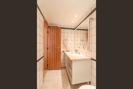 Apartamento à venda com 273m², 4 quartos e 3 vagas Apartamento à venda com 273m², 4 quartos e 3 vagasBanheiro da Suíte 3