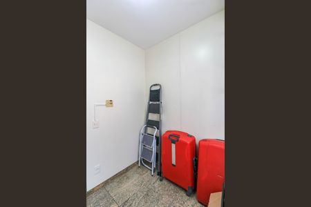 Apartamento à venda com 273m², 4 quartos e 3 vagas Apartamento à venda com 273m², 4 quartos e 3 vagasQuarto de Serviço