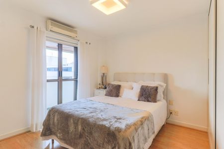 Apartamento à venda com 273m², 4 quartos e 3 vagas Apartamento à venda com 273m², 4 quartos e 3 vagasSuíte 1