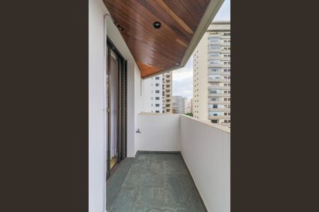 Apartamento à venda com 273m², 4 quartos e 3 vagas Apartamento à venda com 273m², 4 quartos e 3 vagasVaranda da Suíte 1