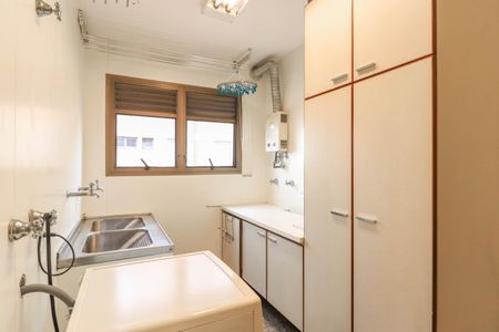 Apartamento à venda com 273m², 4 quartos e 3 vagas Apartamento à venda com 273m², 4 quartos e 3 vagasÁrea de Serviço