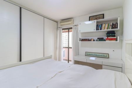 Apartamento à venda com 273m², 4 quartos e 3 vagas Apartamento à venda com 273m², 4 quartos e 3 vagasSuíte 2