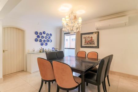 Apartamento à venda com 273m², 4 quartos e 3 vagas Apartamento à venda com 273m², 4 quartos e 3 vagasSala de Jantar