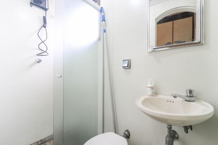 Apartamento à venda com 273m², 4 quartos e 3 vagas Apartamento à venda com 273m², 4 quartos e 3 vagasBanheiro de Serviço