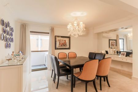 Apartamento à venda com 273m², 4 quartos e 3 vagas Apartamento à venda com 273m², 4 quartos e 3 vagasSala de Jantar