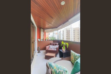 Apartamento à venda com 273m², 4 quartos e 3 vagas Apartamento à venda com 273m², 4 quartos e 3 vagasVaranda da Sala