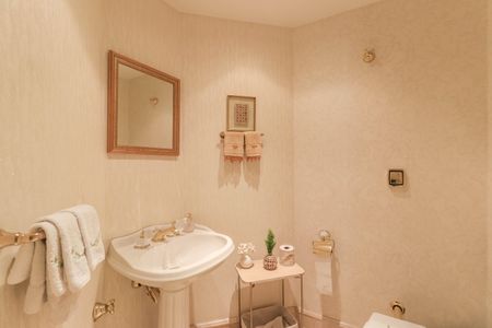 Apartamento à venda com 273m², 4 quartos e 3 vagas Apartamento à venda com 273m², 4 quartos e 3 vagasLavabo