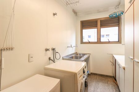 Apartamento à venda com 273m², 4 quartos e 3 vagas Apartamento à venda com 273m², 4 quartos e 3 vagasÁrea de Serviço