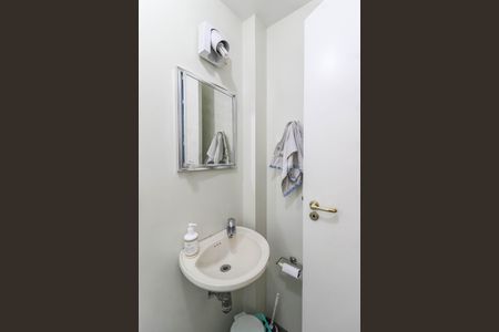 Apartamento à venda com 273m², 4 quartos e 3 vagas Apartamento à venda com 273m², 4 quartos e 3 vagasBanheiro de Serviço